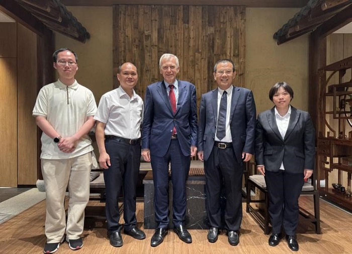 片仔癀公司與比利時(shí)前首相會(huì)商